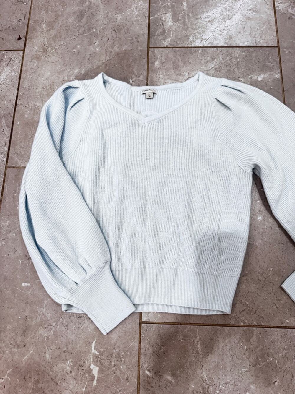 NWOT Girls Habitual Light Blue V-Neck Sweater, size 16